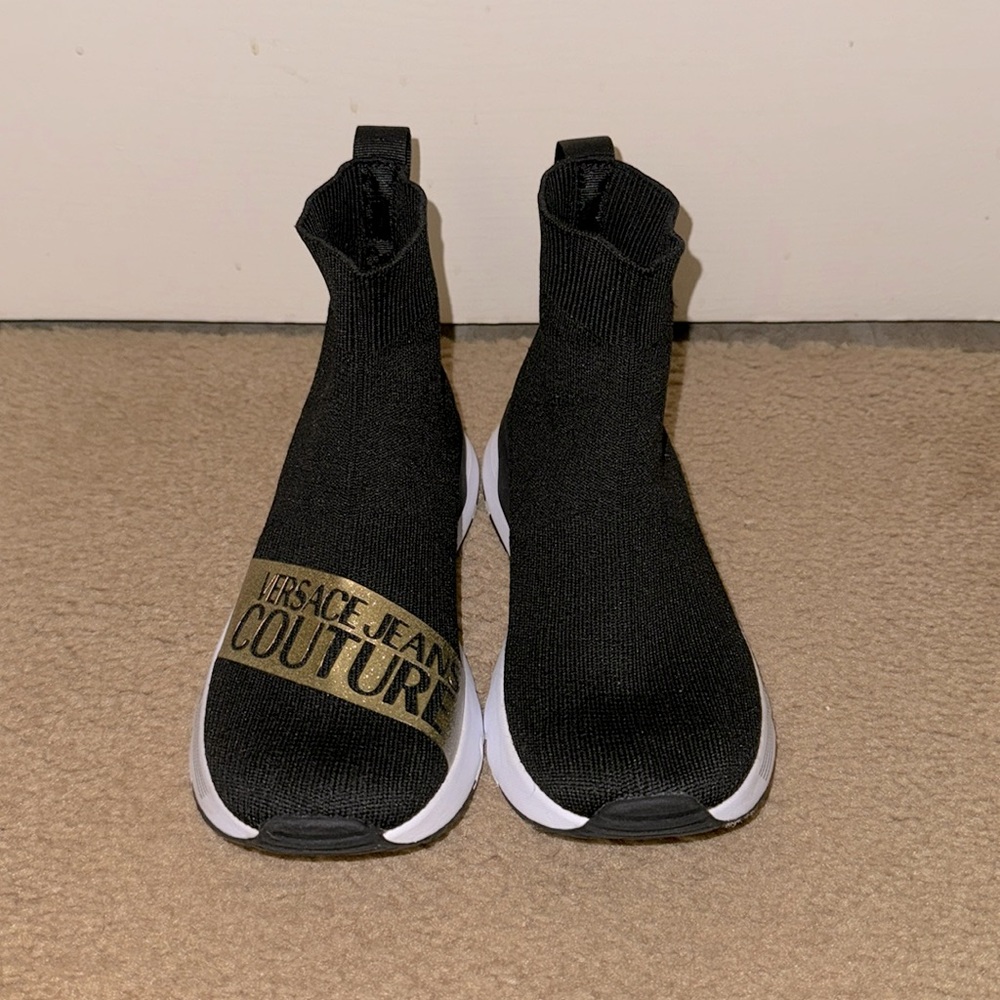 Versace Jeans Couture shoes size 7 US; however, they run large.